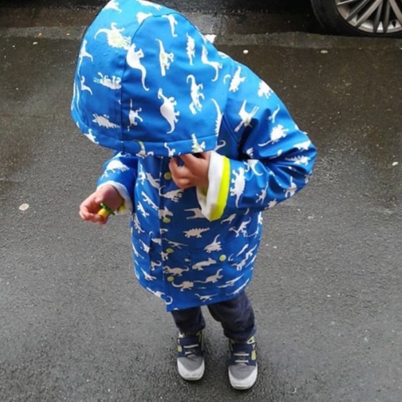 HATLEY • Color Changing Dinosaur Ménagerie Raincoat Hooded Jacket - Picture 5 of 6